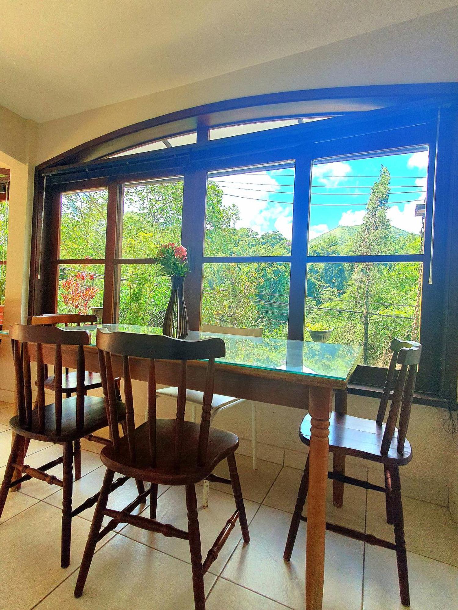 Aconchego De Itaipava - Casa De 3 Quartos, Equipada, Area Kids, Jacuzzi, Pet Friendly, Churrasqueira, Em Meio A Natureza E Proximo Ao Centro Do Bairro Petrópolis Exterior foto